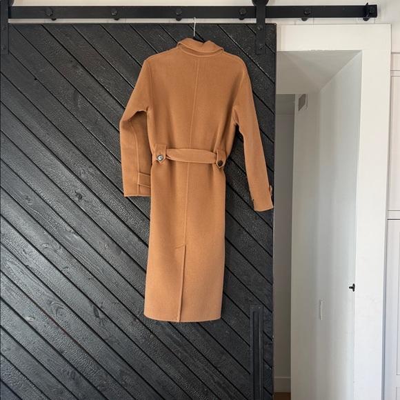 Elegant Tan Trench Coat with Belt - Picture 4 of 4